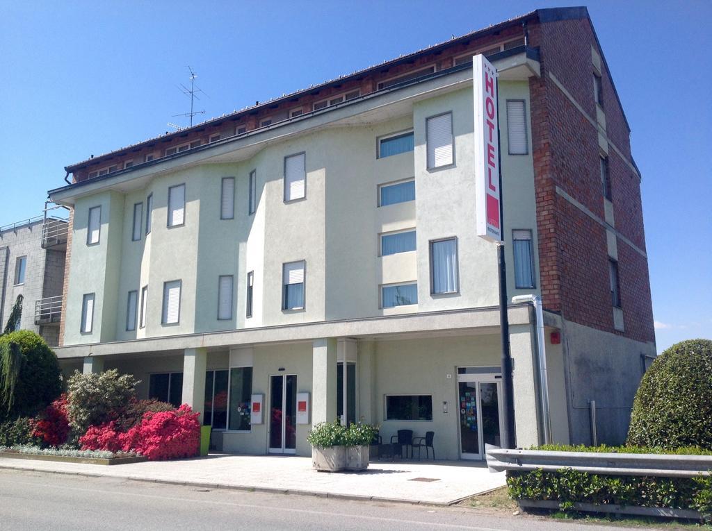 La Bettola Hotel Carisio Bagian luar foto