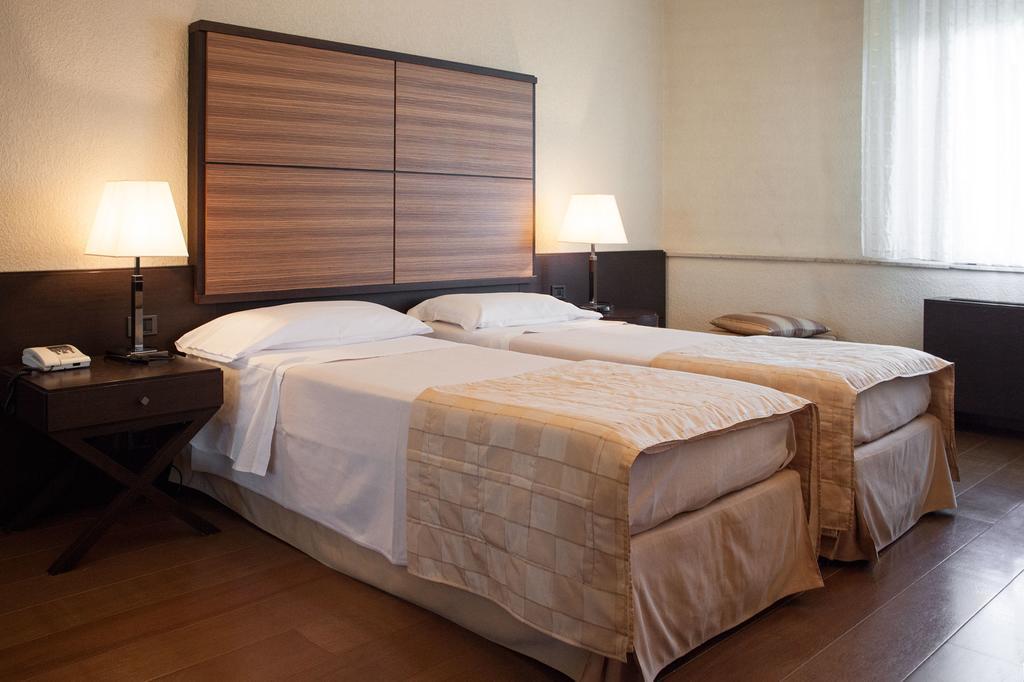 La Bettola Hotel Carisio Bagian luar foto