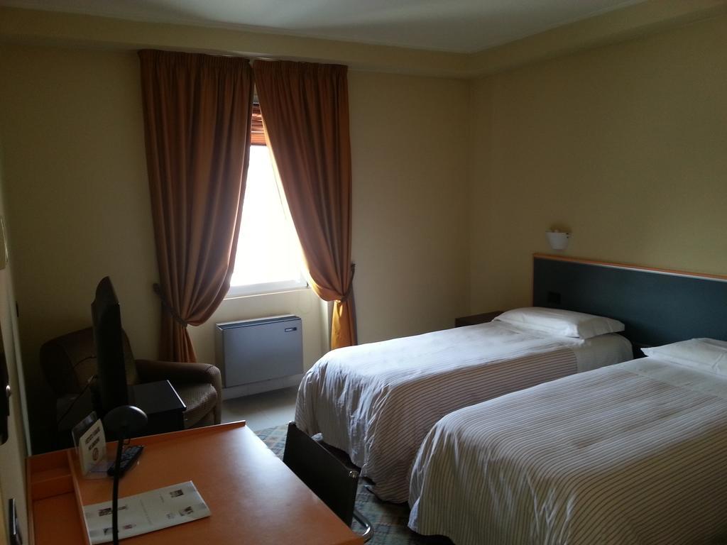 La Bettola Hotel Carisio Bagian luar foto